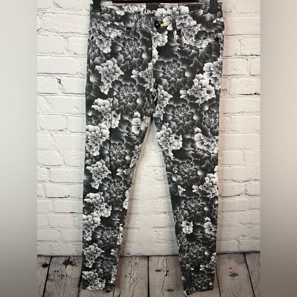 Aeropostale Denim - Aeropostale Grey Black Floral Lola‎ Jegging Skinny Jean size 2R Stretch Low Rise